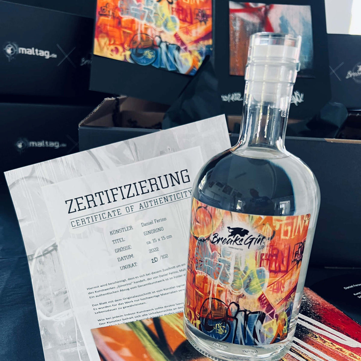 Limitierte Gin-Flasche mit Unterschrift vom Brennmeister und dazugehörigem Echtheitszertifikat.