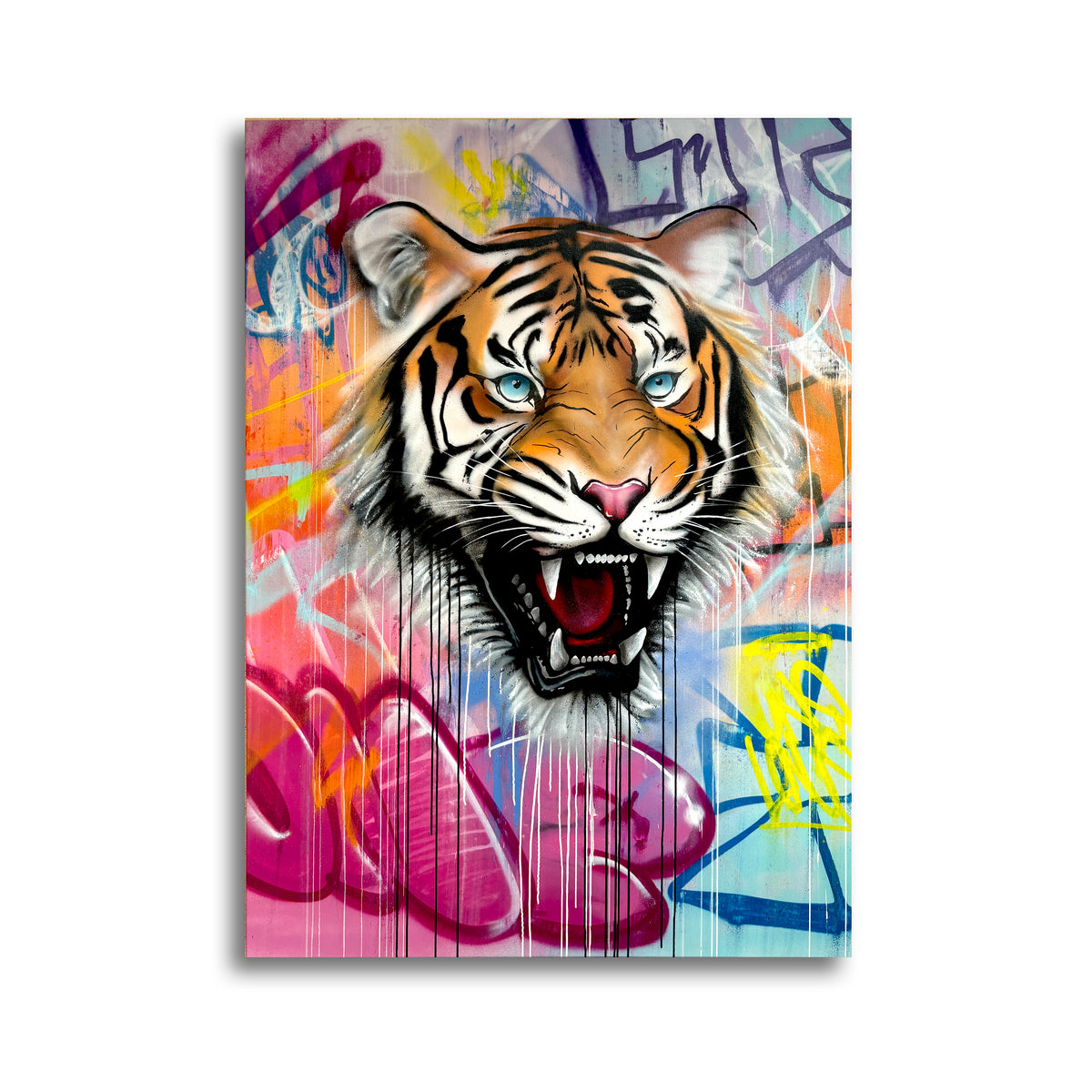 Originalgemälde Tiger von Daniel Ferino – Handgemaltes Kunstwerk im Format 120x170 cm. Brüllender Tigerkopf im Vordergrund und bunter Graffitistyle im Hintergrund