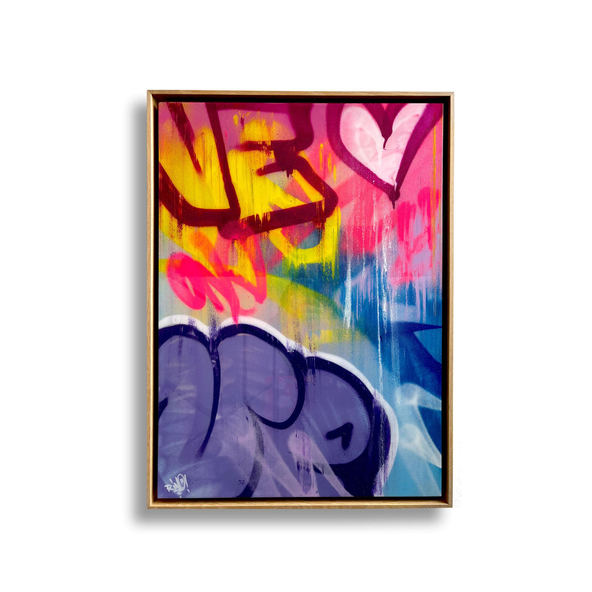 Modernes buntes Acrylbild One Love 1 mit Graffitischriften im Format 50x70 cm, gerahmt in einem Schattenfugenrahmen aus Eiche.